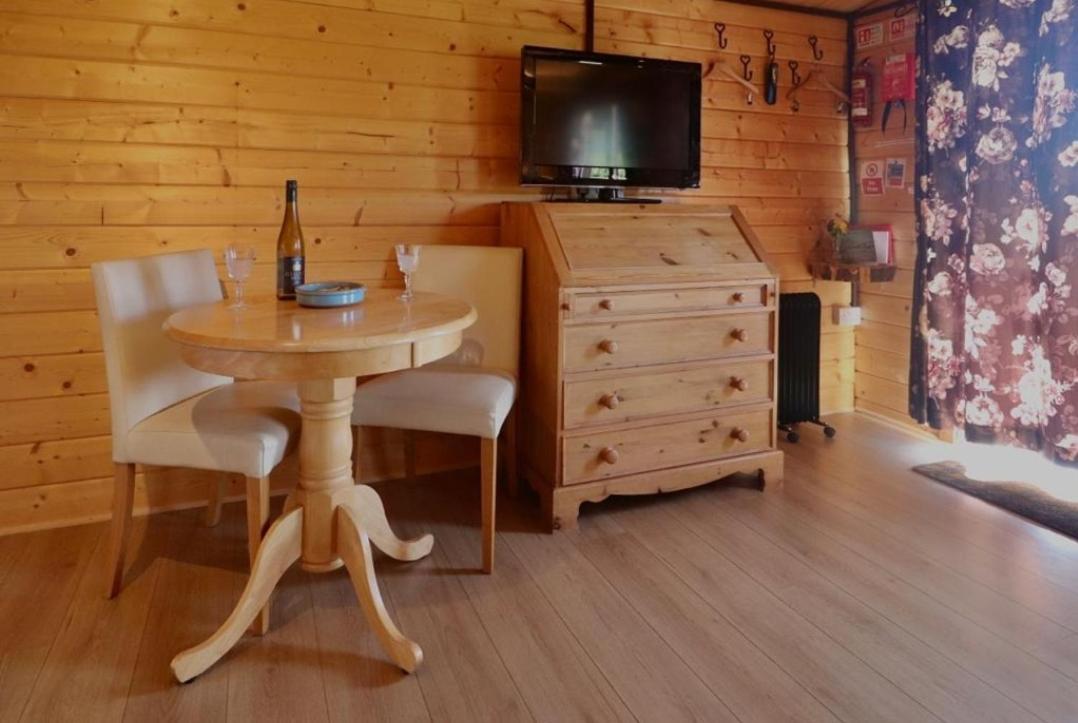 Country Bumpkin - Romantic Couples Stay In Oakhill Cabin Eksteriør billede